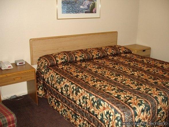 Great Western Inn Junction City Room photo