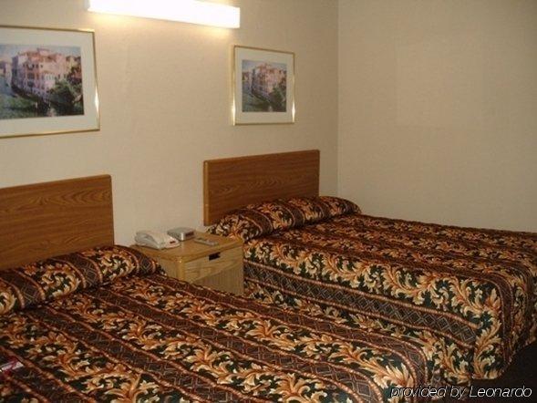 Great Western Inn Junction City Room photo